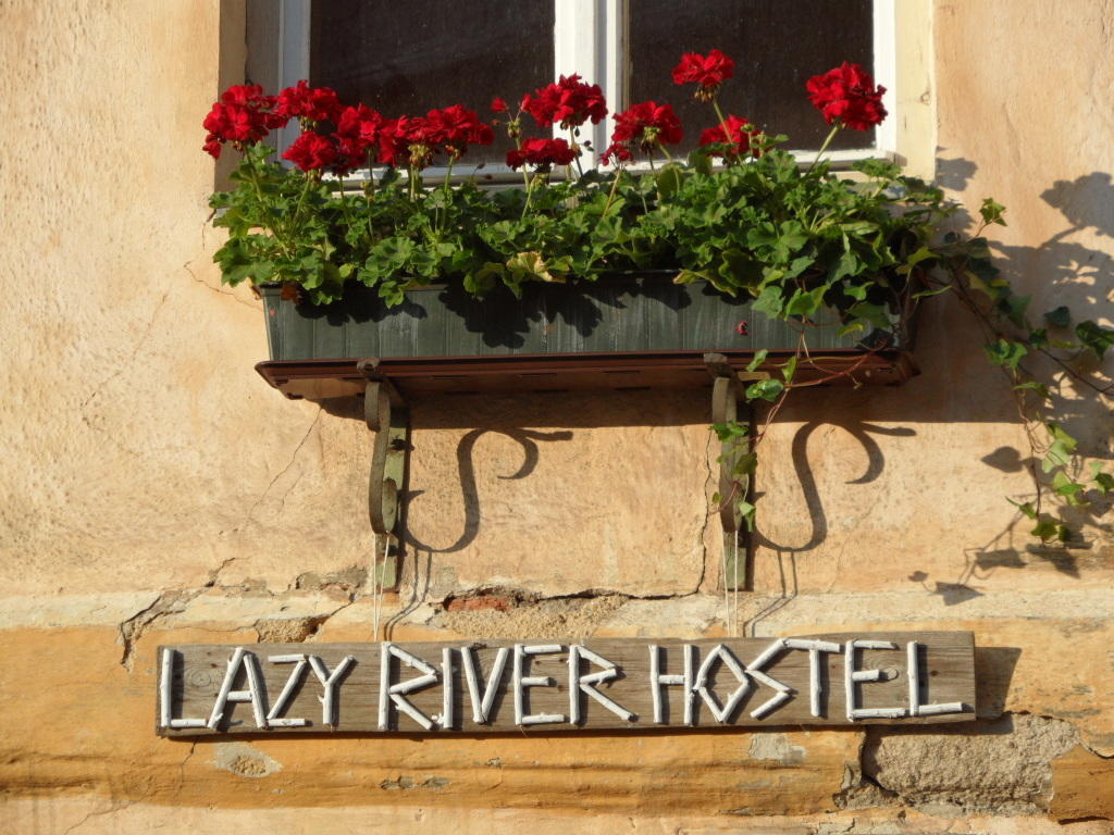 Lazy River Hostel Loket Buitenkant foto