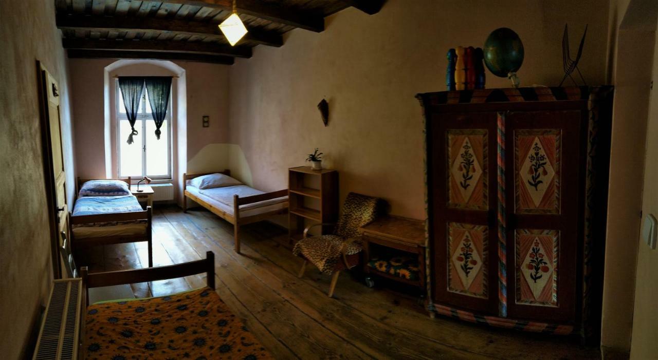 Lazy River Hostel Loket Buitenkant foto